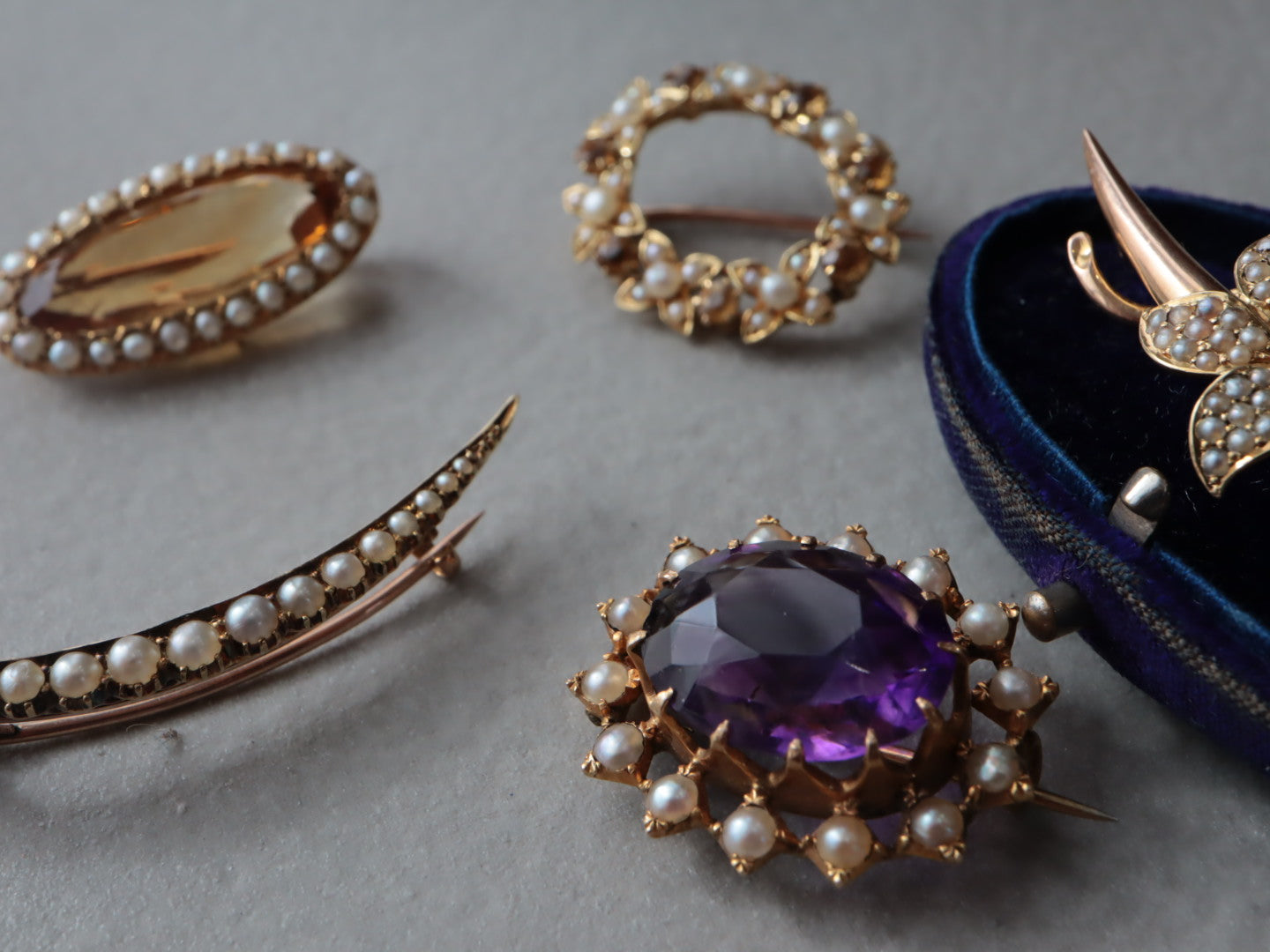 アンティークブローチ