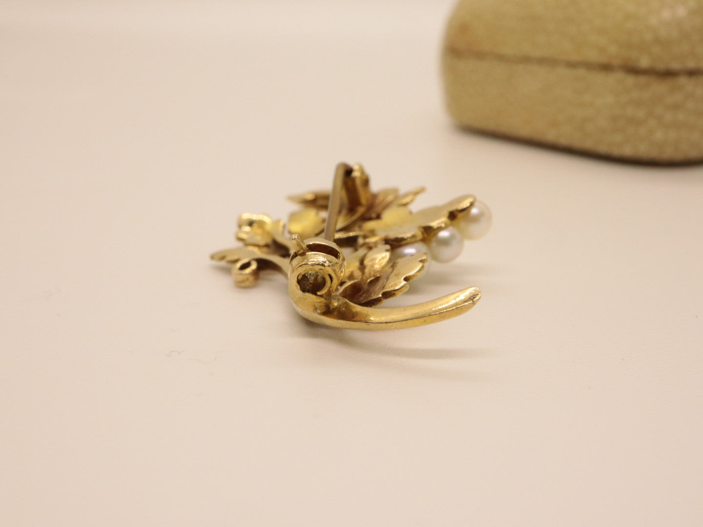 イギリスアンティークブローチ 9ct VINE+リアルパール グレープ