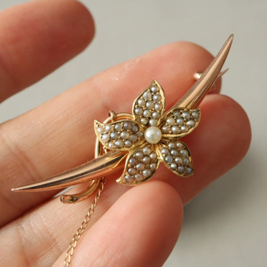 アンティークブローチ 15ctゴールド+パールフラワー+クレッセントブローチ